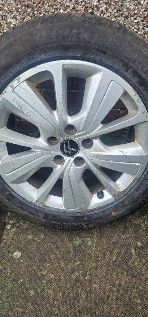 17" alloy wheels with new tyres