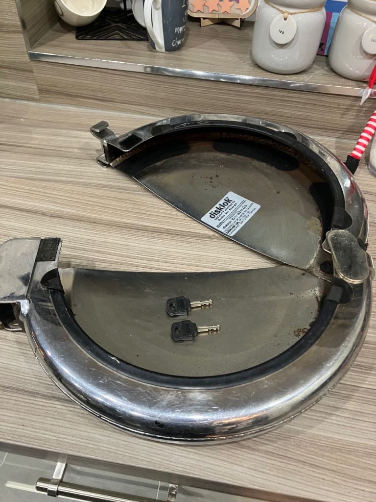 Disklok  Steering Wheel Lock - Small - with 2 x keys - Chrome Finish