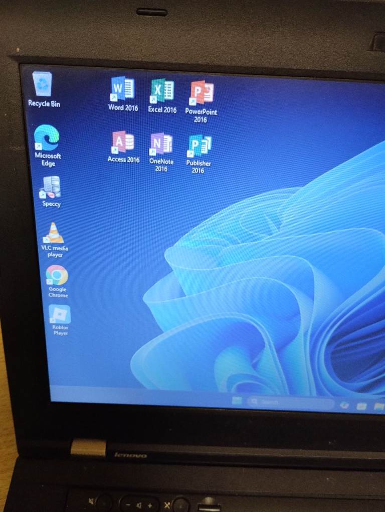 Lenovo. Windows 11, 16GB RAM, i5, 150GB SSD, FULL MICROSOFT OFFICE, Webcam, DVD Multi.