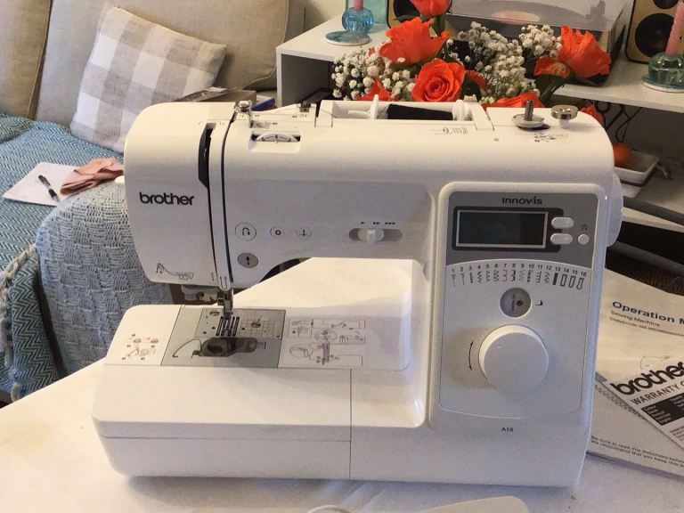 Brother sewing machine hardly used like new 