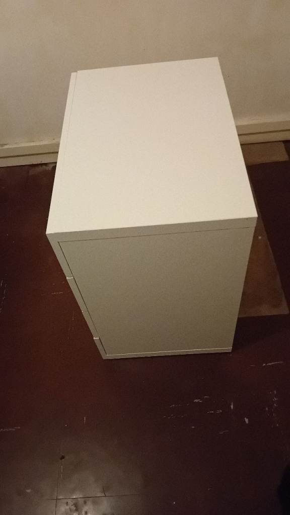 Modern White 4-Drawer Chest – Minimalist Storage Unit