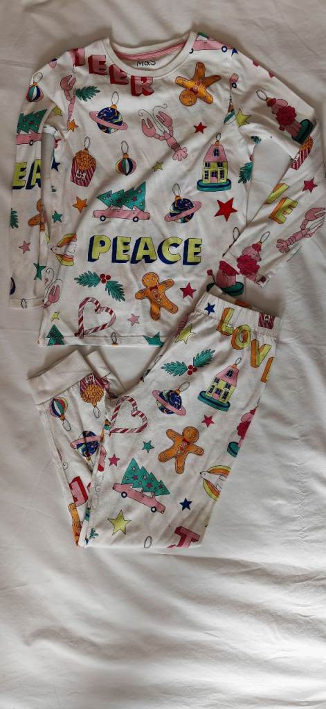 Mark&Spencer christmas pyjama size 8-9 years 