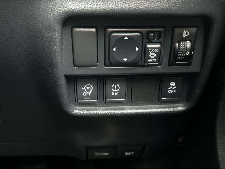 2017 Nissan Juke 1.2 DIG-T N-Connecta SUV 5dr Petrol Manual Euro 6 (s/s) (115 ps) SUV PETROL Manual