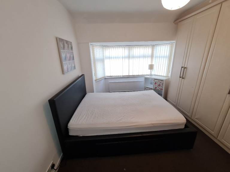 Spacious Double Room Avail All Bills Inc-Sale