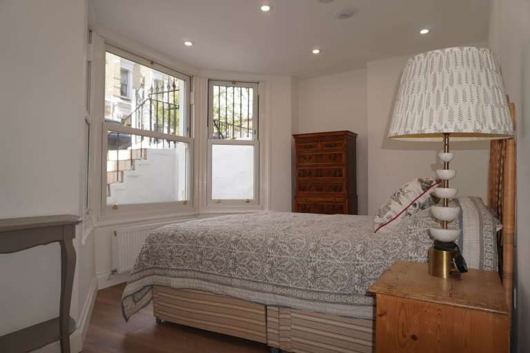 2 bedroom flat in Hetley Road, London