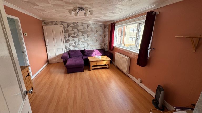 Spacious 2-bed room flat for rent