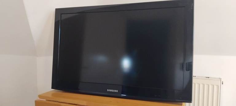 32 Inch Samsung TV