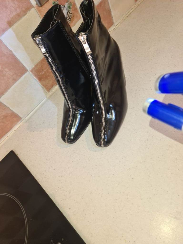Stunning M patent leather front decorative zip+side fastening zip uk3 block heels above ankle boots