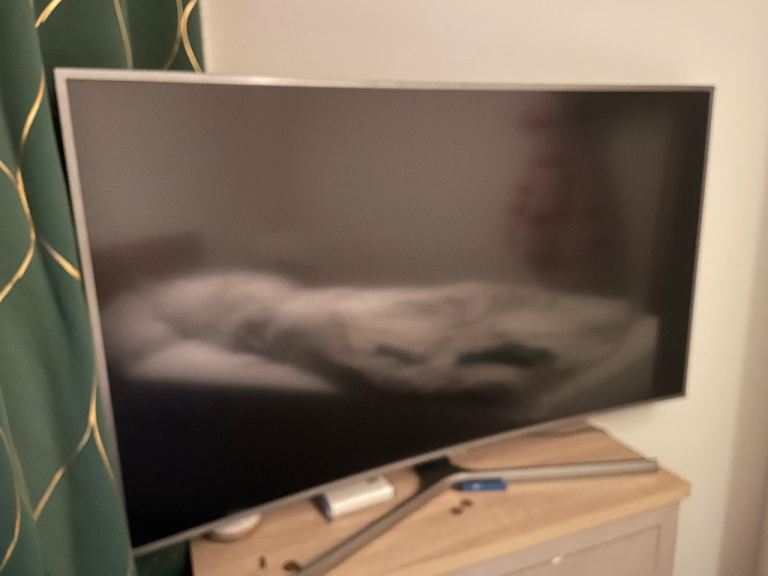 55 inch Samsung smart tv with curved screen 