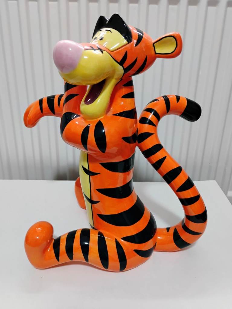 Disney Tigger sitting teapot