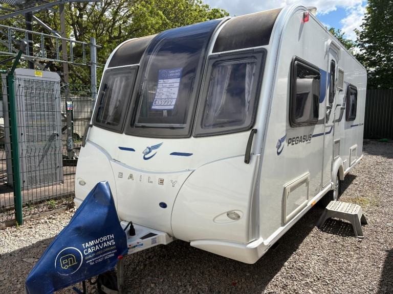 BAILEY PEGASUS VERONA - FIXED BED CARAVAN WITH END WASHROOM 