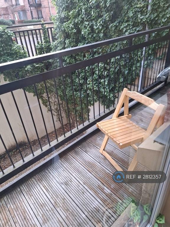 2 bedroom flat in Robertson Gait, Edinburgh, EH11 (2 bed) (#2812357)