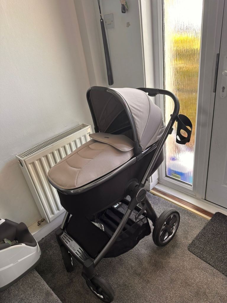 BabyStyle Oyster 3 Travel System + Cybex Cloud T 180° Car Seat + Isofix