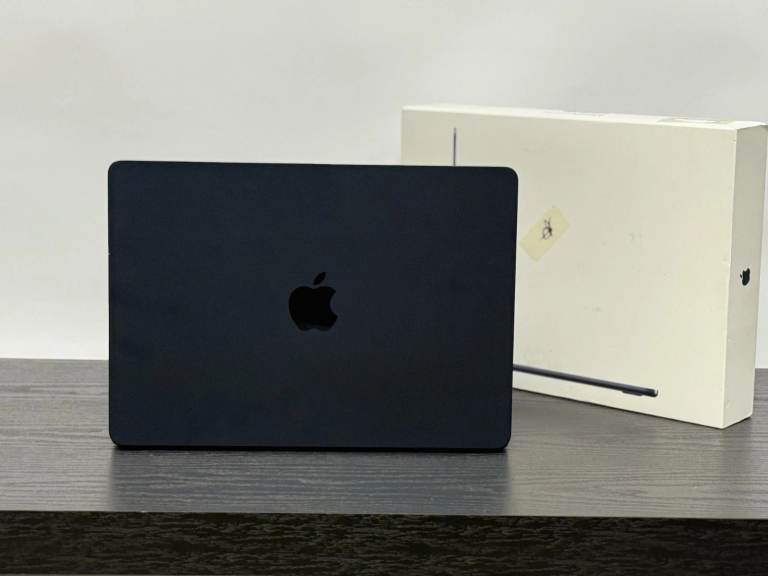 Apple MacBook Air M2 Laptop | 13.6" Retina Display | 16GB RAM | 256GB SSD | Midnight