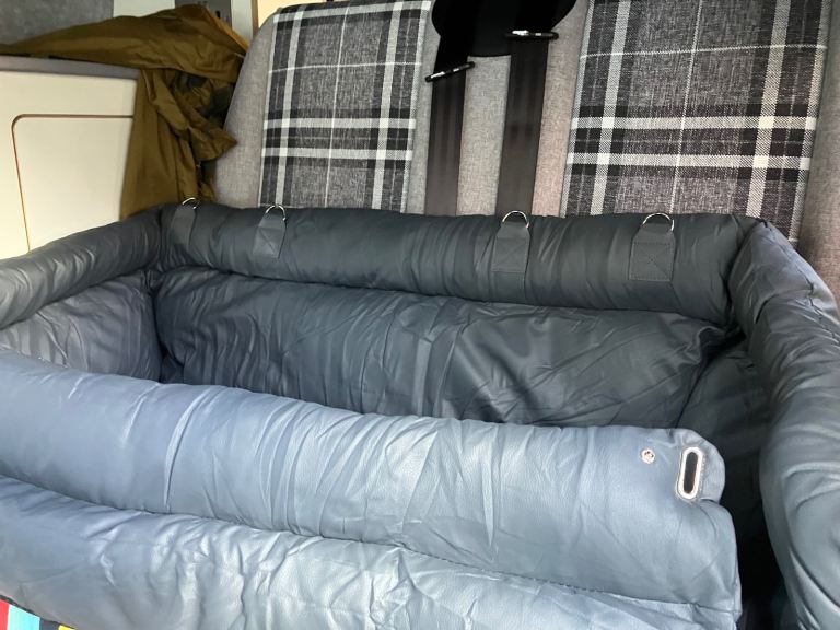 Dog bed / car seat booster