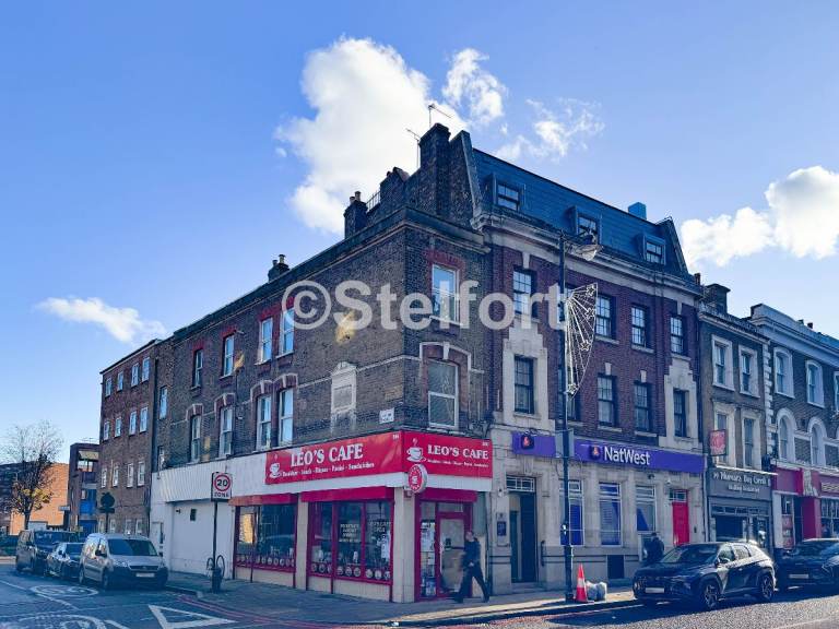 1 bedroom flat in Stoke Newington High Street, London, N16