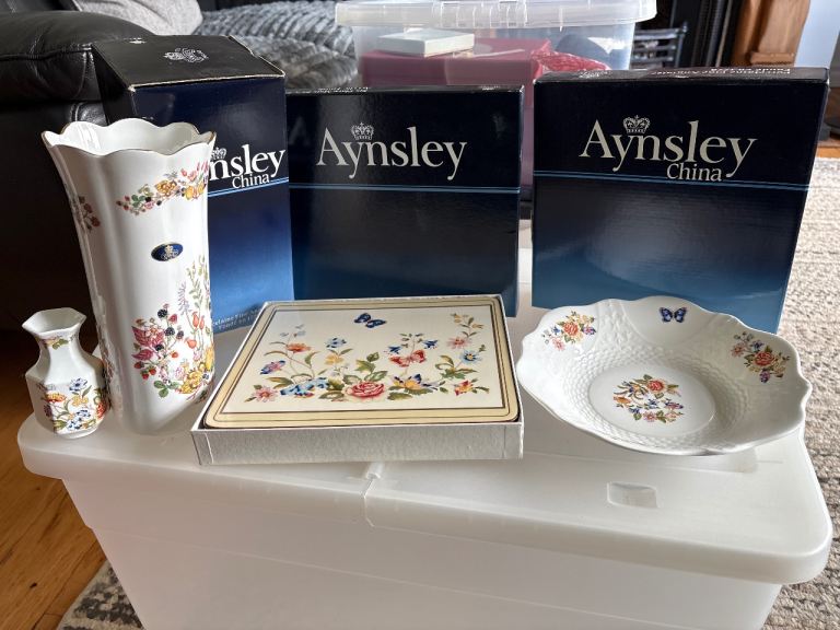Aynsley placemats, dish & vases