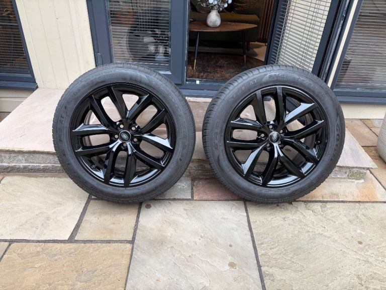 4 x 20” Range Rover Velar Alloys & Tyres (both in excellent condition) 