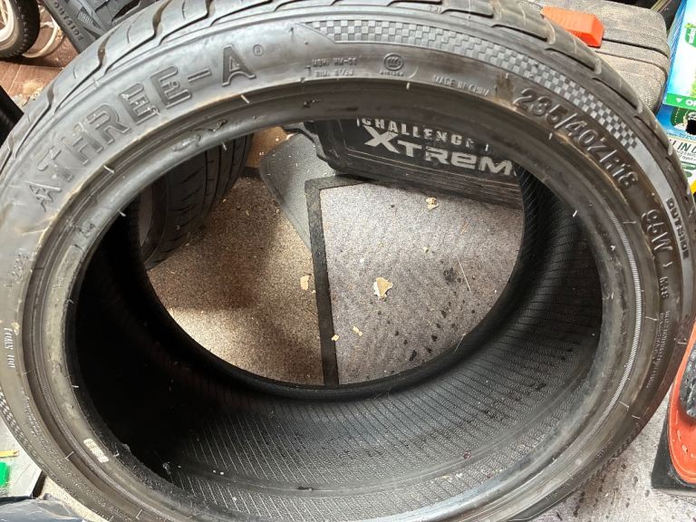 Three A 235/40 Z R18 Tyre part worn £25