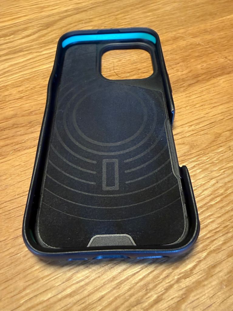MOUS IPHONE 16 PRO CARBON FIBRE MAGSAFE SHOCKPROOF CASE