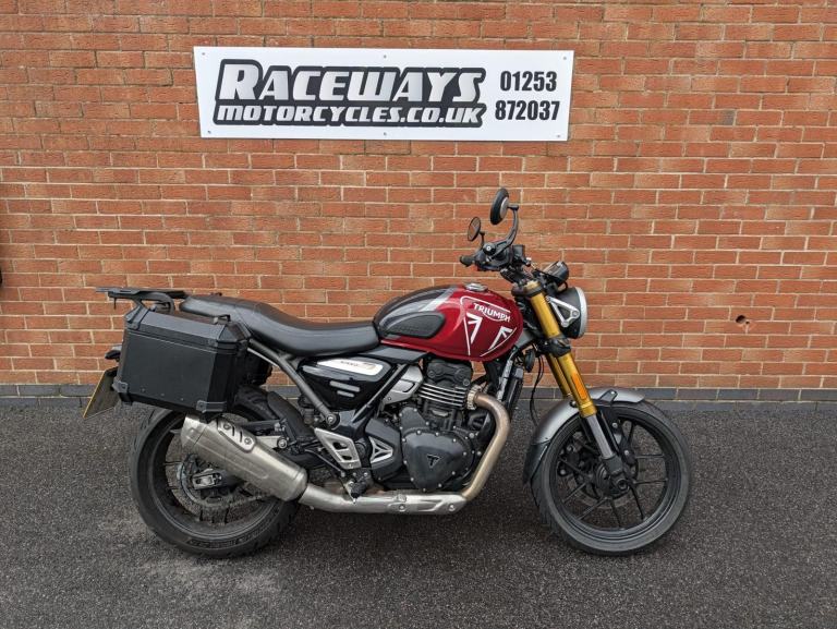 TRIUMPH SPEED 400, 2024 73 PLATE, 5088 MILES, RED, HPI CLEAR, USED MOTORCYCLE