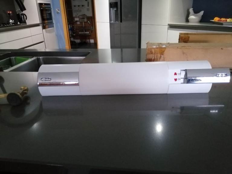 Bathroom shaver light 