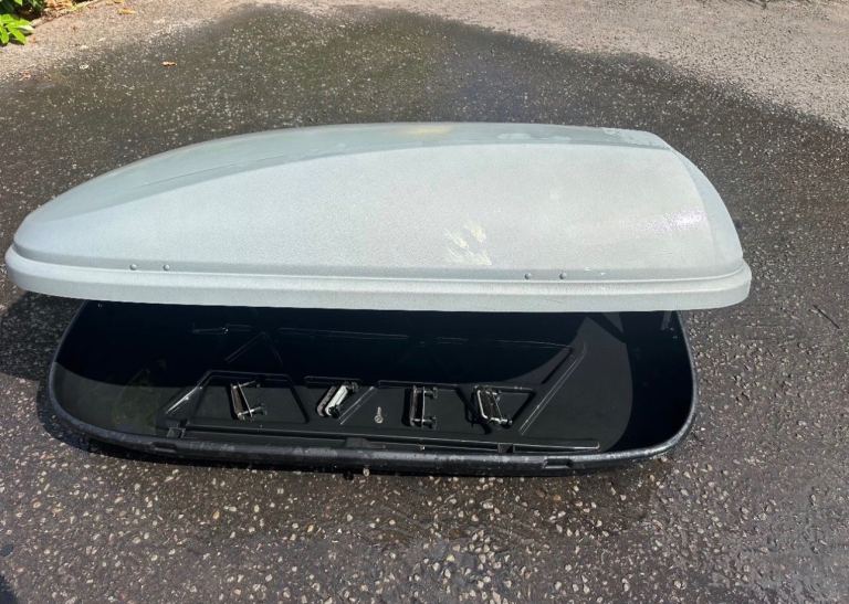 Karrite roof box 470L made by Thule £125
