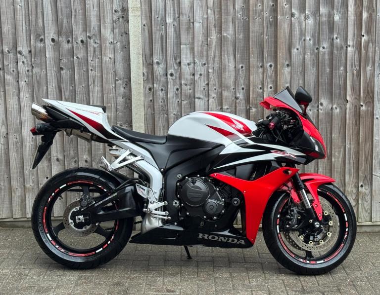 HONDA CBR 600 RR 2008 (08) SUPER SPORT + LAST OWNER HAD FOR 10 YEARS 