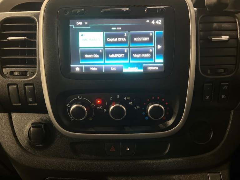 2021 Renault Trafic 2.0 dCi ENERGY 30 Sport LWB Standard Roof Euro 6 (s/s) 5dr PANEL VAN Diesel M...