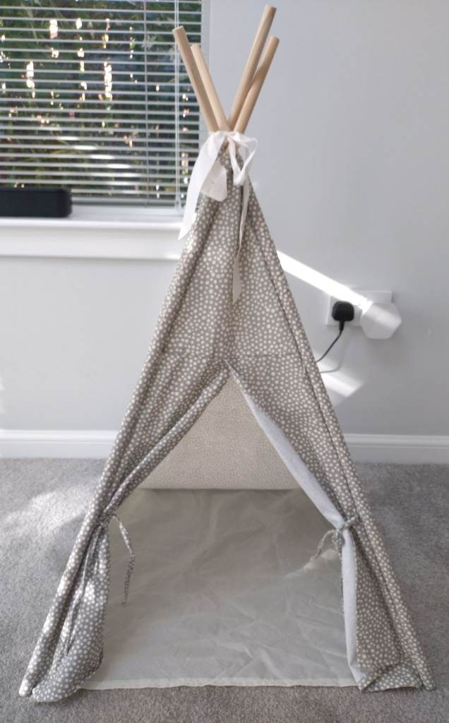 BNWOT Grey Polka Dot Cat / Small Dog Teepee Tent