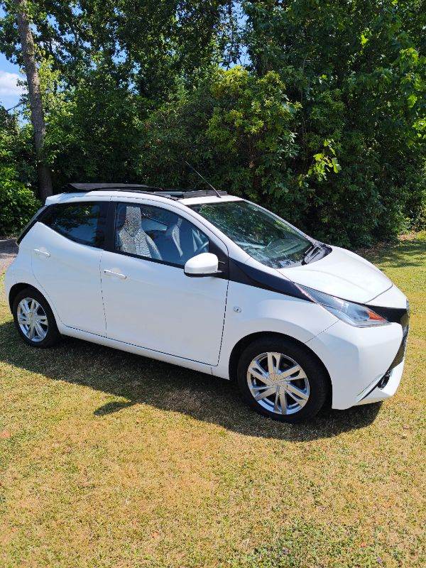 2015 Toyota AYGO 1.0 VVT-i X-Pression X Wave 5dr (Full Sunroof) HATCHBACK Petrol Manual.