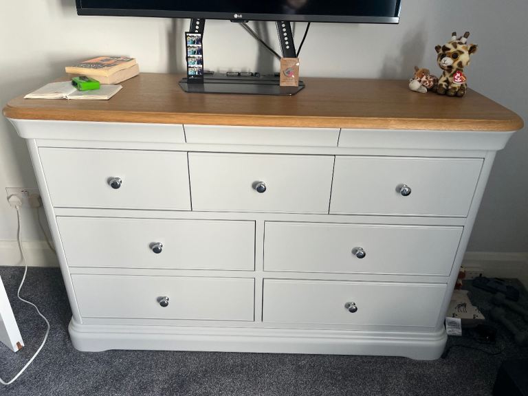 Cromwell Living Grey Chest of Drawers with Oak Top – Good Condition