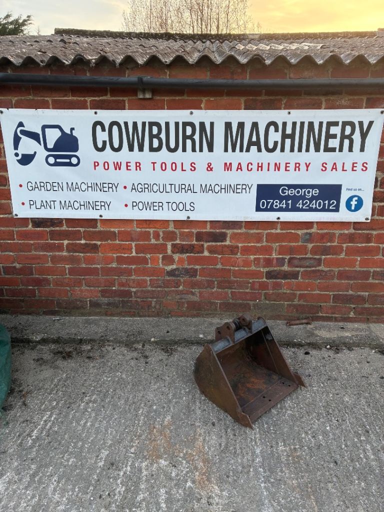 450mm Excavator Bucket JCB 25mm Pins £130 + VAT