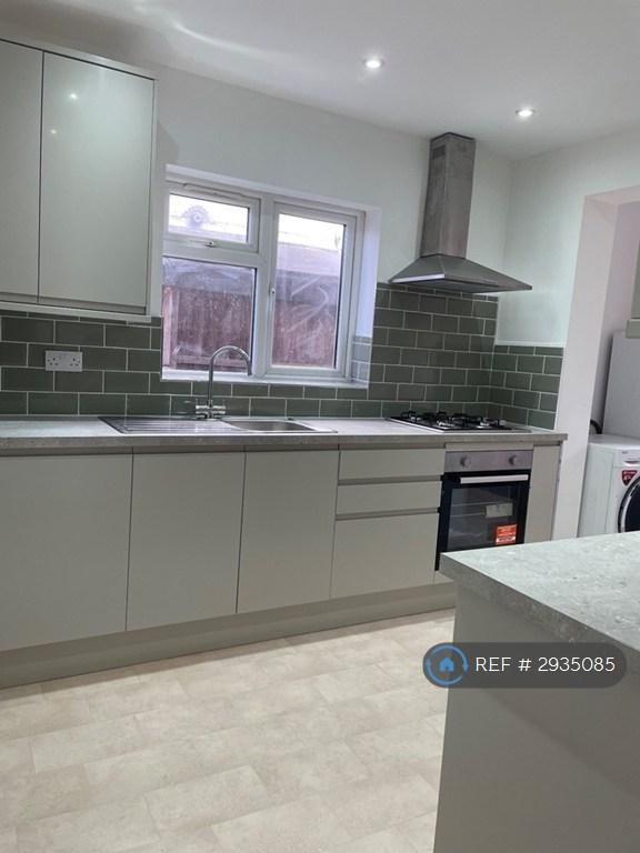 4 bedroom house in Dunstable Road, Luton, LU4 (4 bed) (#2935085)