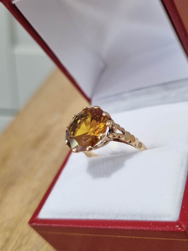 Gold 9ct Citrine ring. 