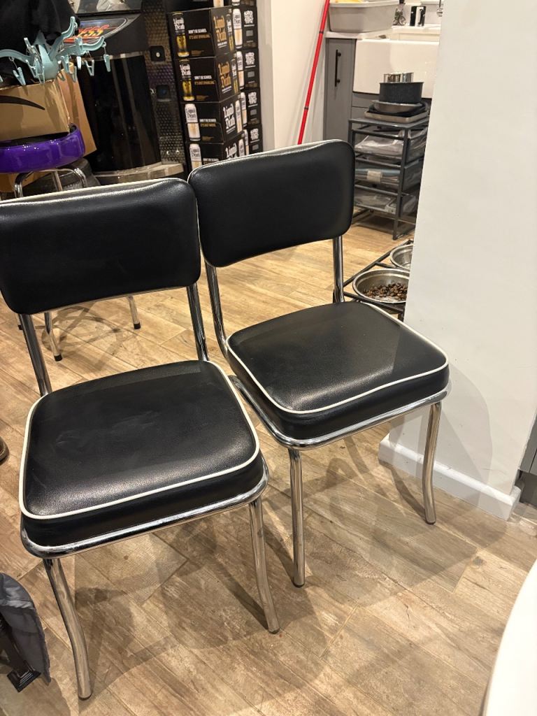 Rectro table and chairs 