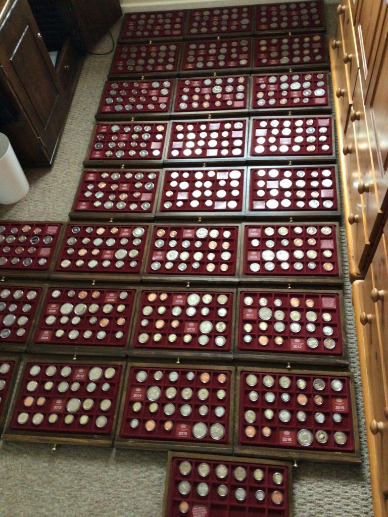 Cabinet of 600 coins - including PROOF Kew, & complete set of Olympics, undated 20p 