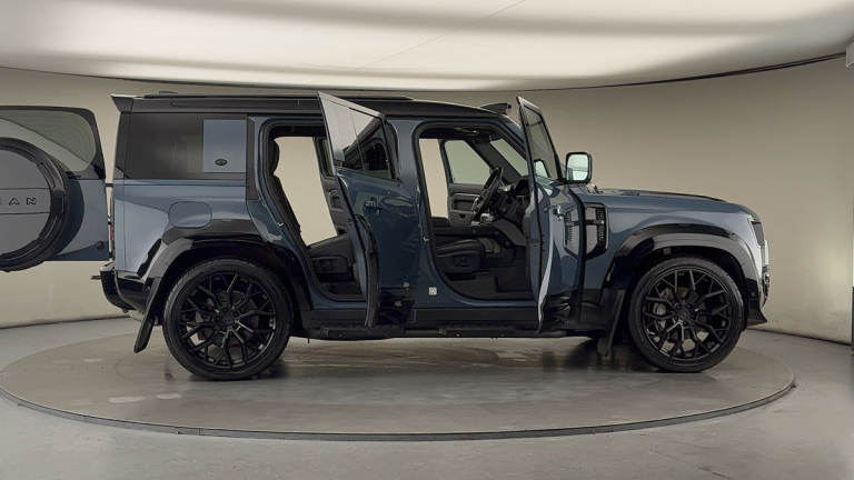 2022 Land Rover Defender 110 3.0 D300 MHEV X-Dynamic HSE SUV 5dr Diesel Auto 4WD Euro 6 (s/s) (30...