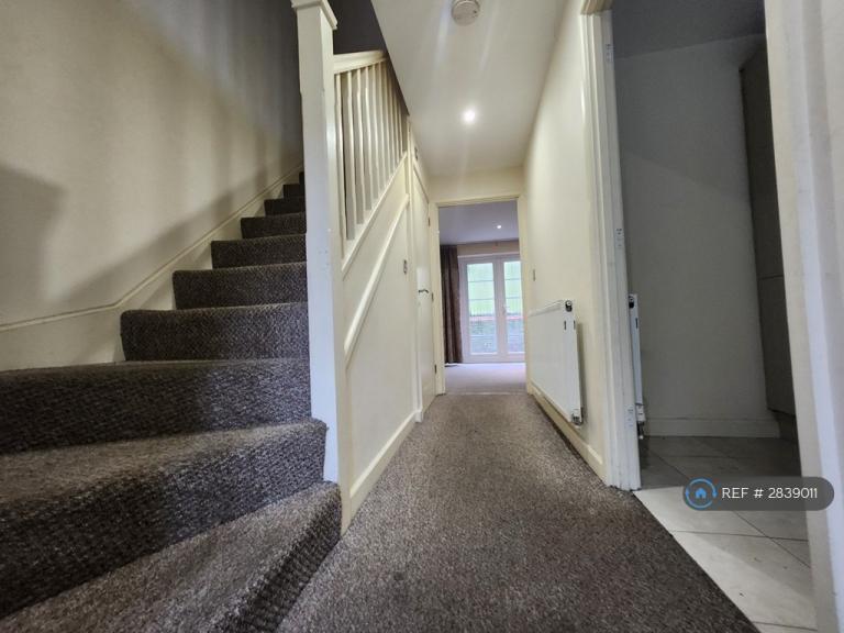 2 bedroom house in Kingswood Court, Luton, LU1 (2 bed) (#2839011)