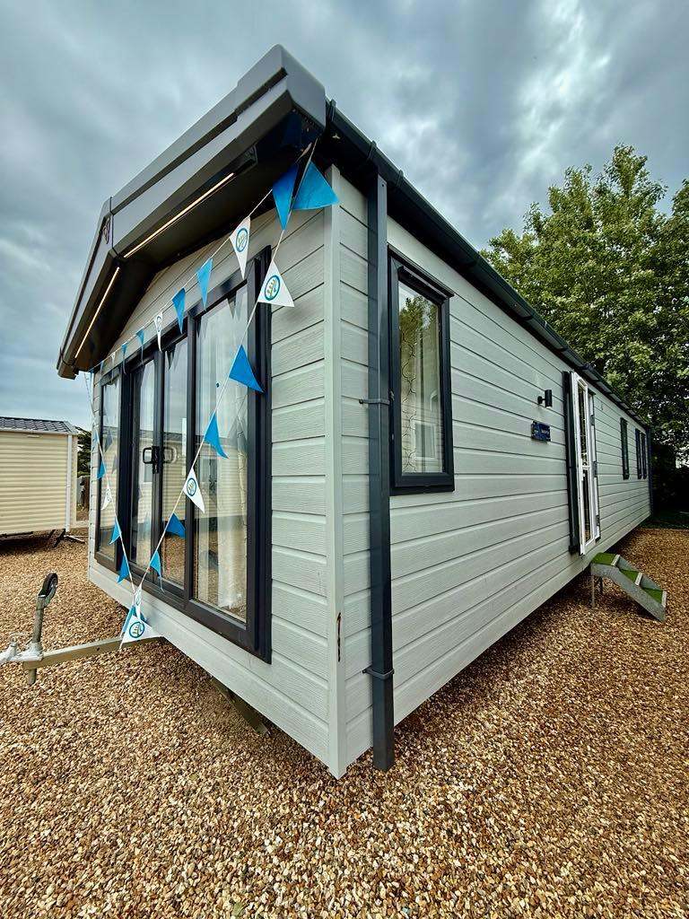 South Coast Seaside 8 Berth Lodge Finance Available CALL TOM [Phone number removed]