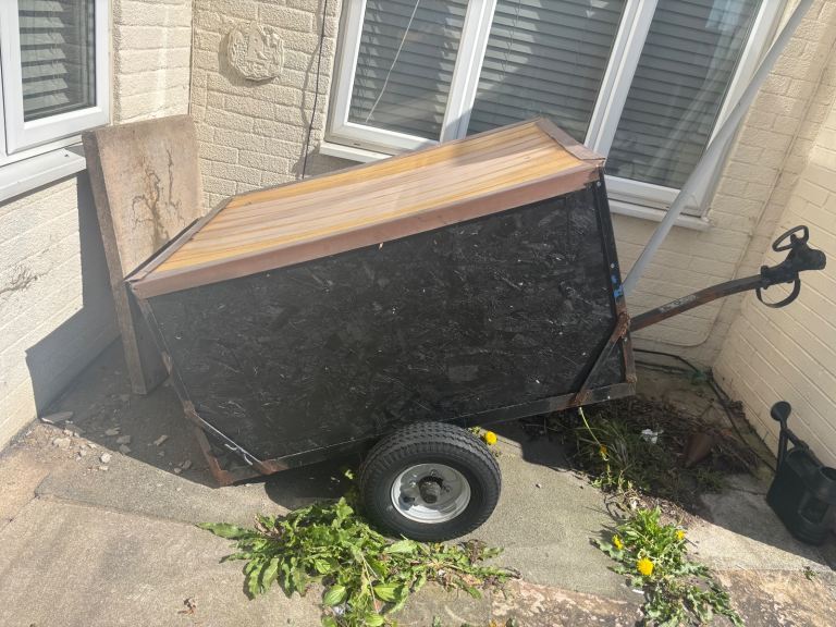 Small trailer ideal for tip runs swap/offers 