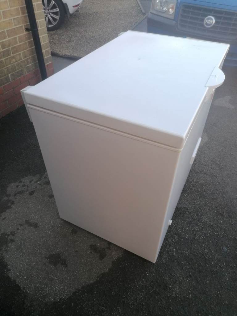 FREEZER CHEST FREEZER LARGE 255 LITRE CAPACITY INDESIT NICE CONDITION CAN DELIVER £230