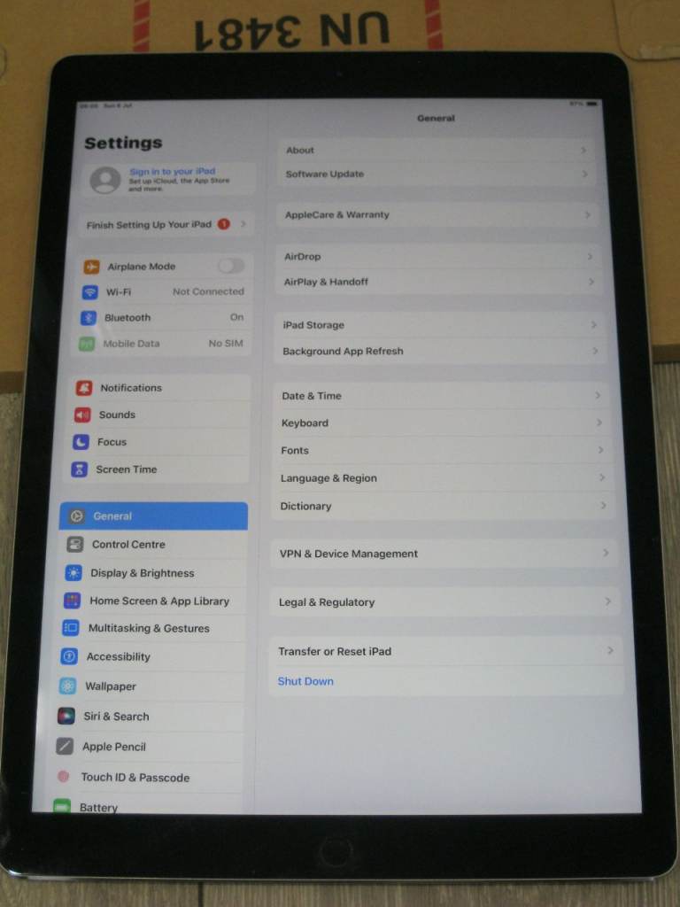 Apple iPad Pro 2nd Gen. 12.9 inch- 512GB, Wi-Fi, - Space Grey -Excellent Cond.