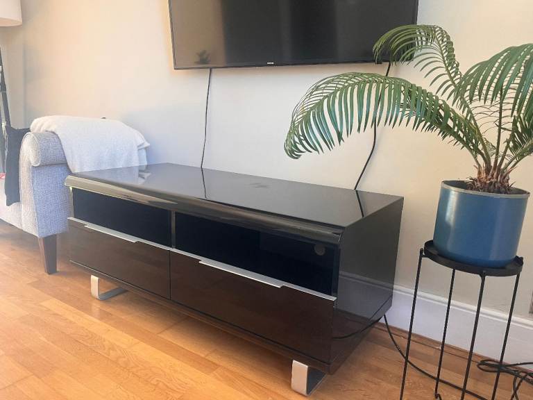 Black Gloss TV Unit with Storage Drawers – Good Condition