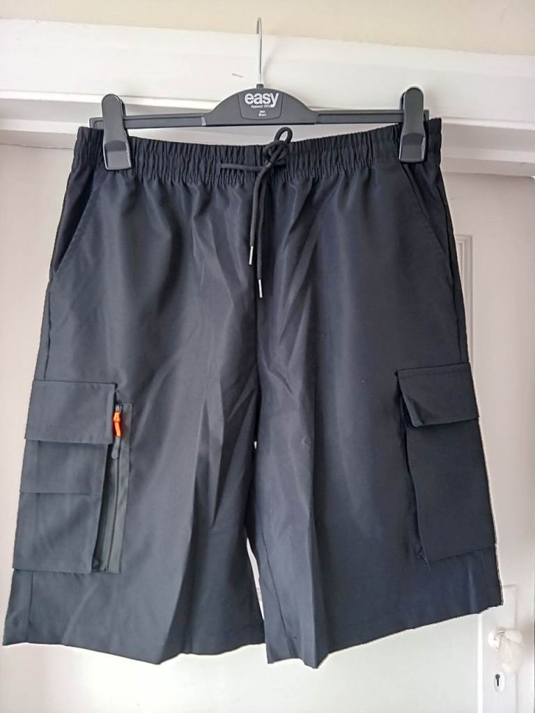 Trousers with elasticated waist and pockets, new