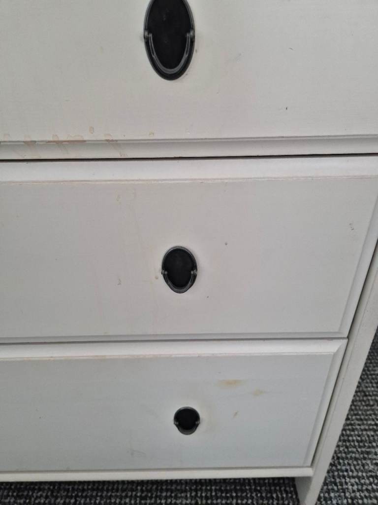 Chest of drawers 