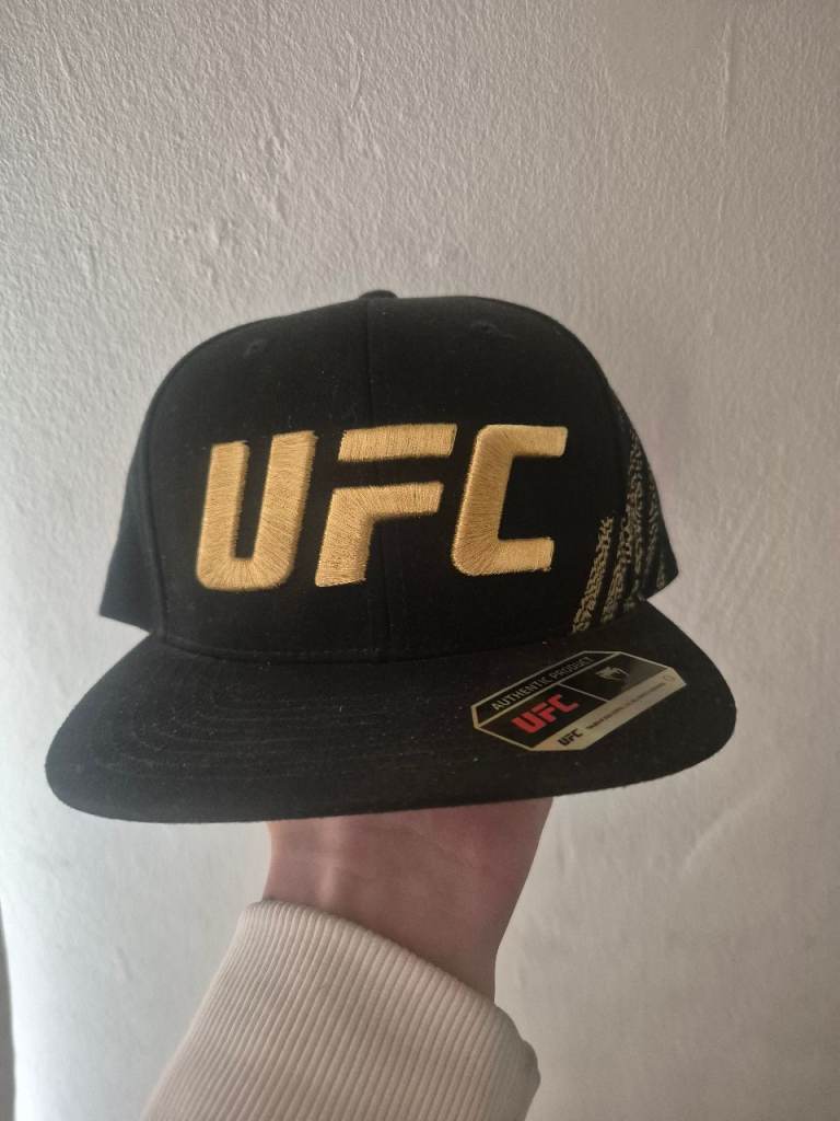 UFC Black and Gold Snapback Cap – As Good As New