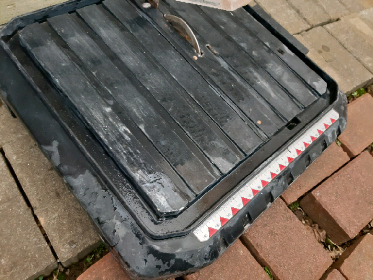 Tile cutter 