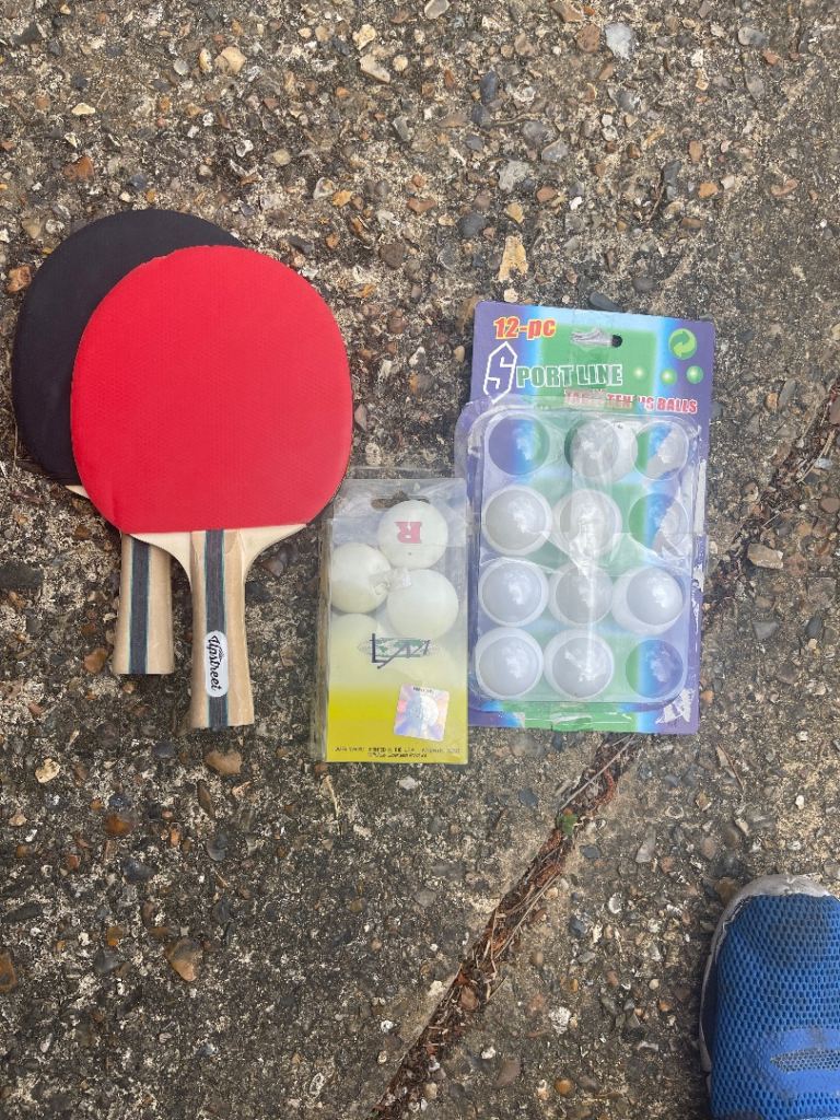 New Table Tennis Set – Two Paddles and Plenty of Balls