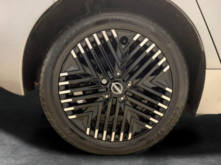 2024 Nissan Leaf 110kW N-Connecta 39kWh 5dr Auto HATCHBACK ELECTRIC Automatic